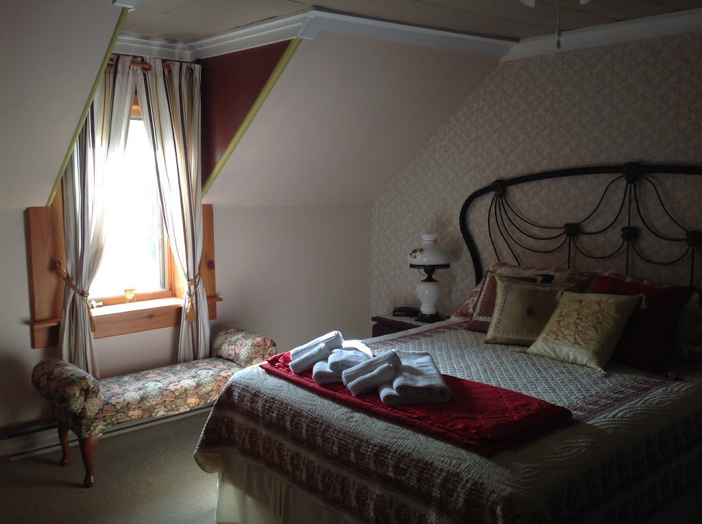 Le Gîte du Petit Canton | 1055 QC-243, Melbourne, QC J0B 2B0, Canada | Phone: (819) 826-1887