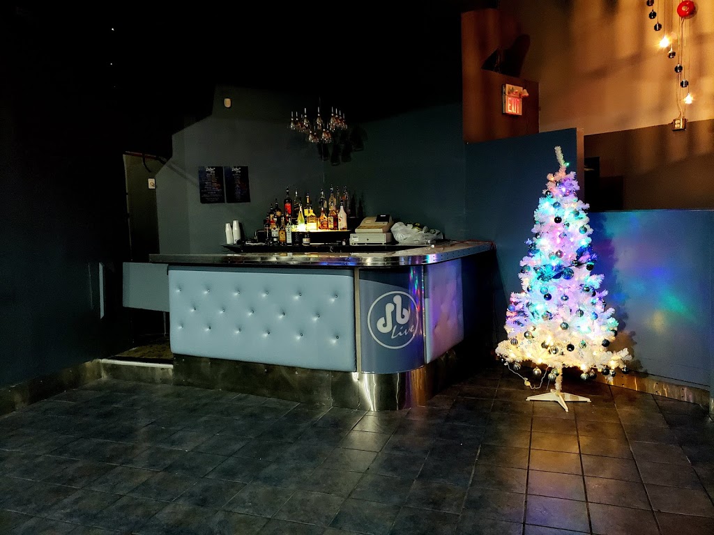 District Lounge | 1211 Kingston Rd, Pickering, ON L1V 6M5, Canada | Phone: (905) 422-0091