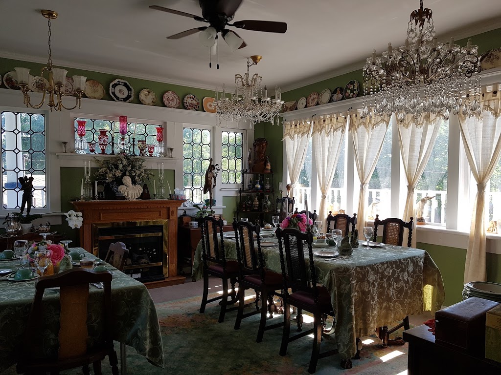 A Moment In Time Bed & Breakfast | 5982 Culp St, Niagara Falls, ON L2G 2B5, Canada | Phone: (905) 353-8522