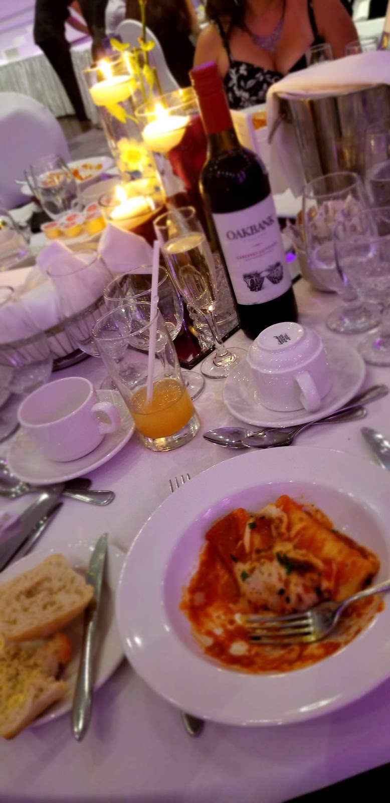 Chateau Royal Reception Hall | boulevard du 1x2, 3500 Boulevard du Souvenir, Laval, QC H7V 1X2, Canada | Phone: (514) 333-1000