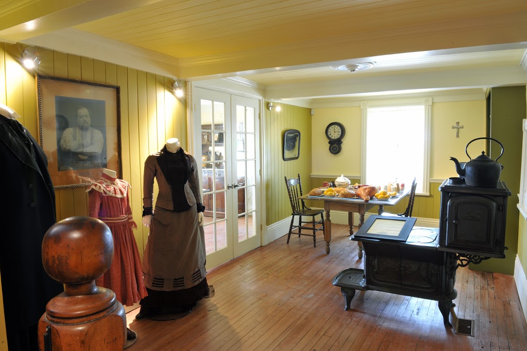 Maison Louis-Cyr | 215 Rue Sainte-Louise, Saint-Jean-de-Matha, QC J0K 2S0, Canada | Phone: (450) 886-1666