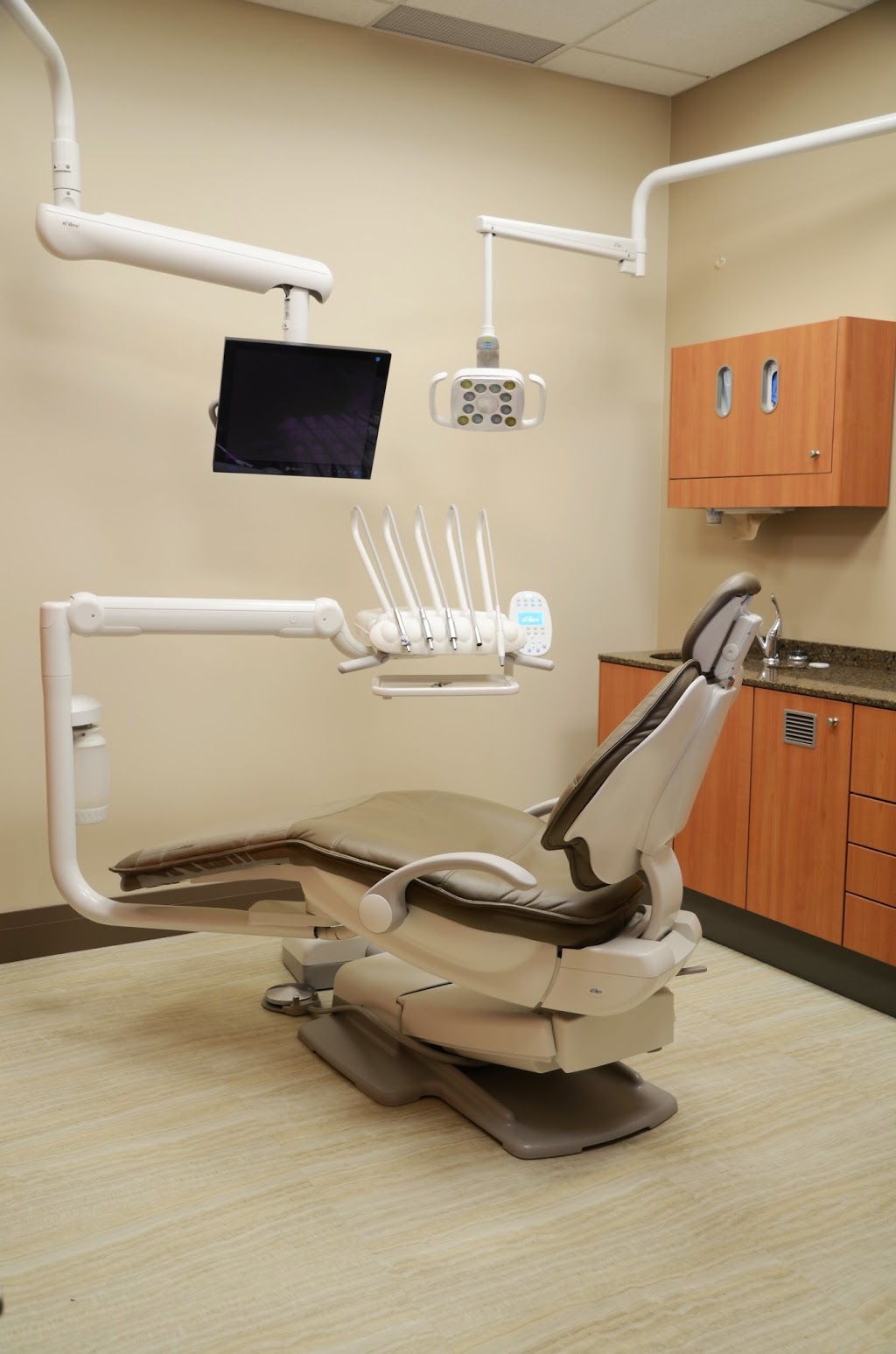 Upper Paradise Dental | 634 Stone Church Rd W, Hamilton, ON L9B 1A7, Canada | Phone: (905) 574-4488