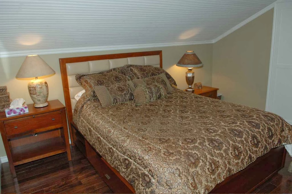 Powder Pillow Bed and Breakfast | 1103 Pine Ridge Crescent, Revelstoke, BC V0E 2S1, Canada | Phone: (250) 200-0388