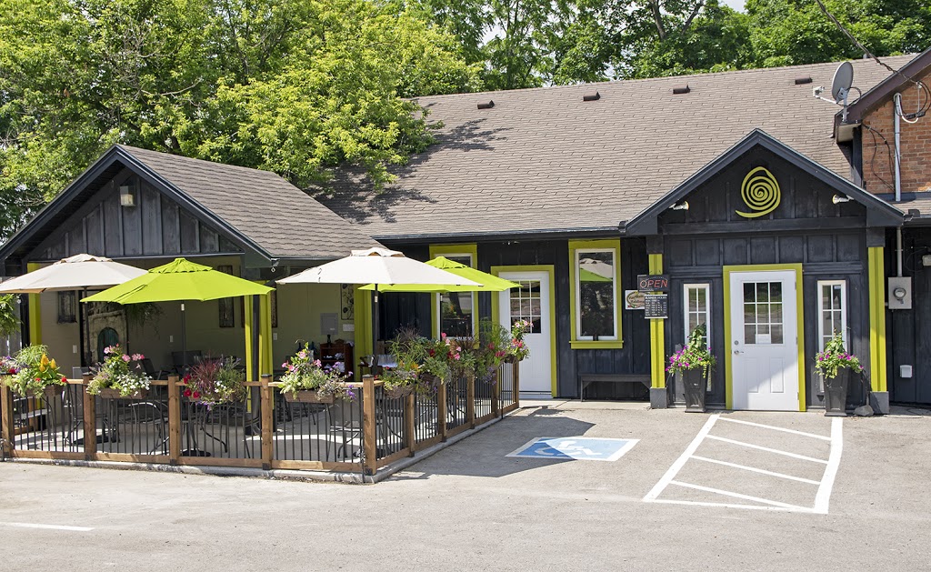 Twisted Lemon Restaurant | restaurant | 3 Norton St W, Cayuga, ON N0A 1E0, Canada | 9057726636 OR +1 905-772-6636