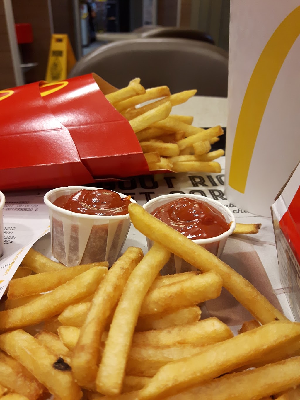 McDonalds | 50 Rue Brunet, Mont-Saint-Hilaire, QC J3G 4S6, Canada | Phone: (450) 446-1333