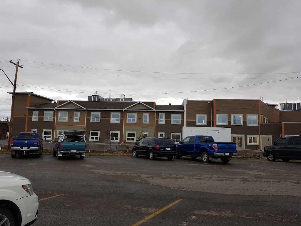 Crest View Lodge | 978 Hyde St, Pincher Creek, AB T0K 1W0, Canada | Phone: (403) 627-3833