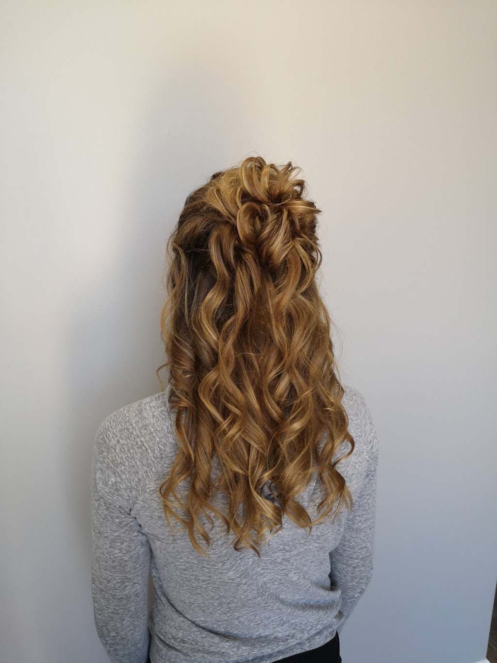 Hair Studio Midland | 727 William St, Midland, ON L4R 4Y5, Canada | Phone: (705) 956-0956