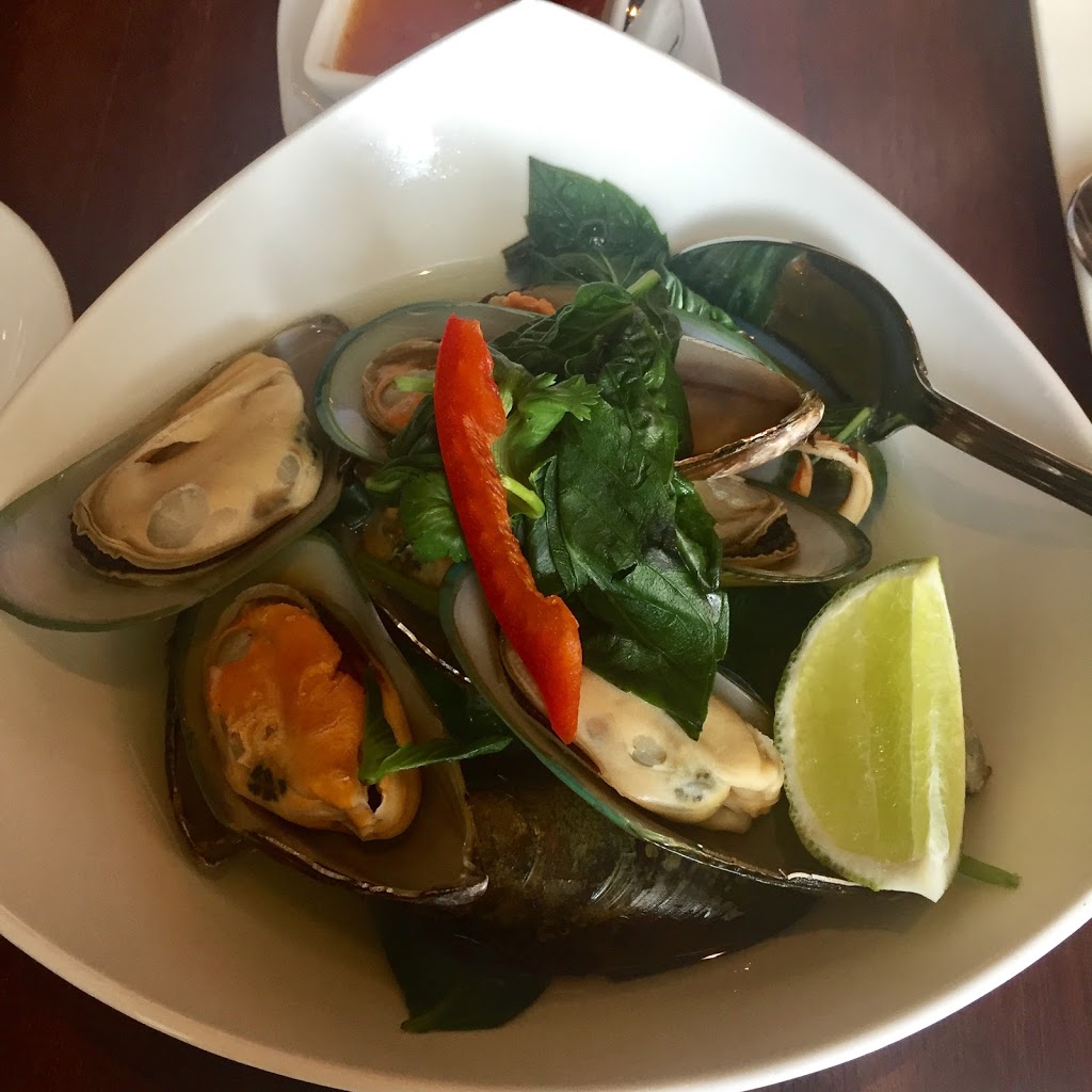 Soontorn Bahn Thai | 210 Lakeshore Rd E, Oakville, ON L6J 1H8, Canada | Phone: (905) 815-8488