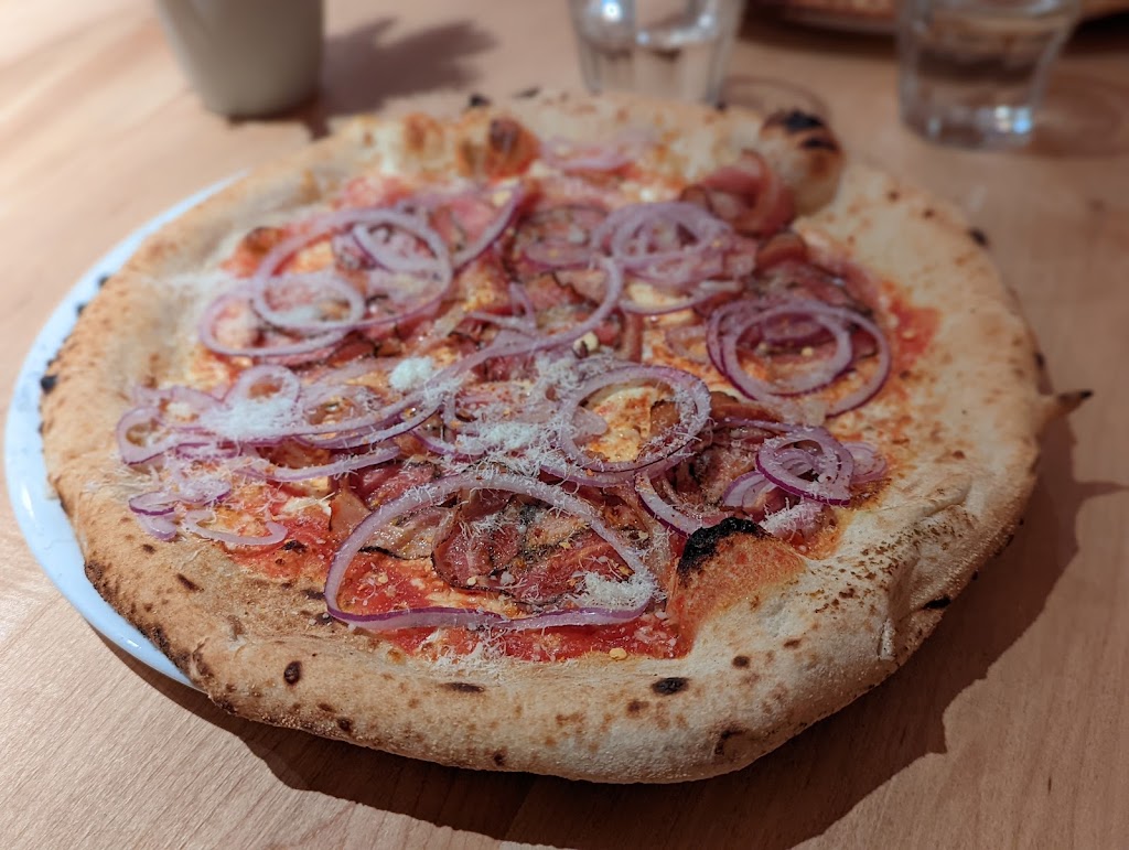 Pizzéria Lupi | 1985 Chem. du Village, Saint-Adolphe-dHoward, QC J0T 2B0, Canada | Phone: (819) 714-0214