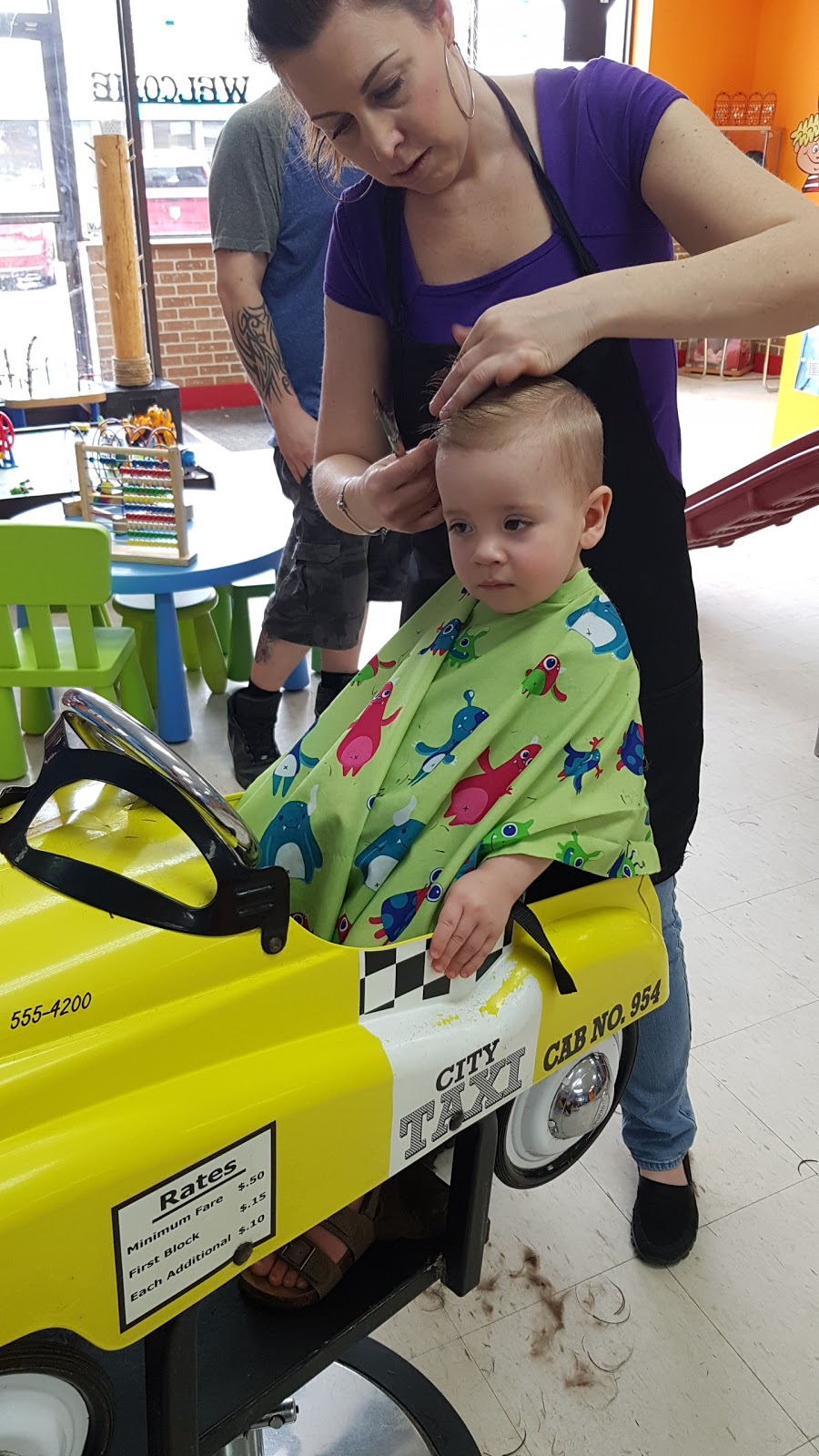 Max & Oskars Childrens Hair Studio | 317 Adelaide St S, London, ON N5Z 3L2, Canada | Phone: (519) 936-1890