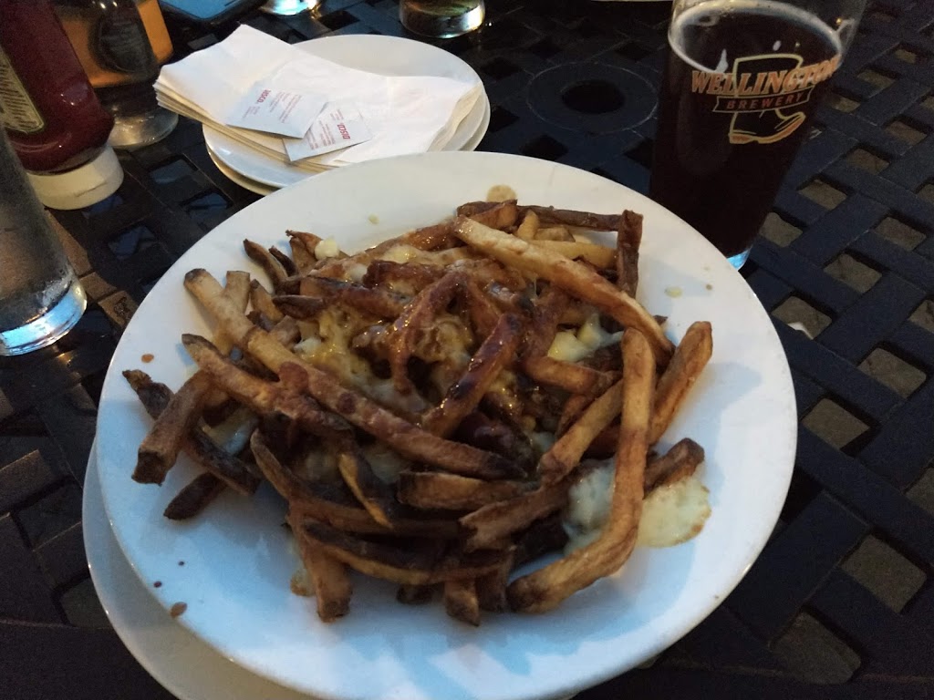 The Fat Duck Gastro Pub | 210 Kortright Rd W, Guelph, ON N1G 3M6, Canada | Phone: (519) 827-0533