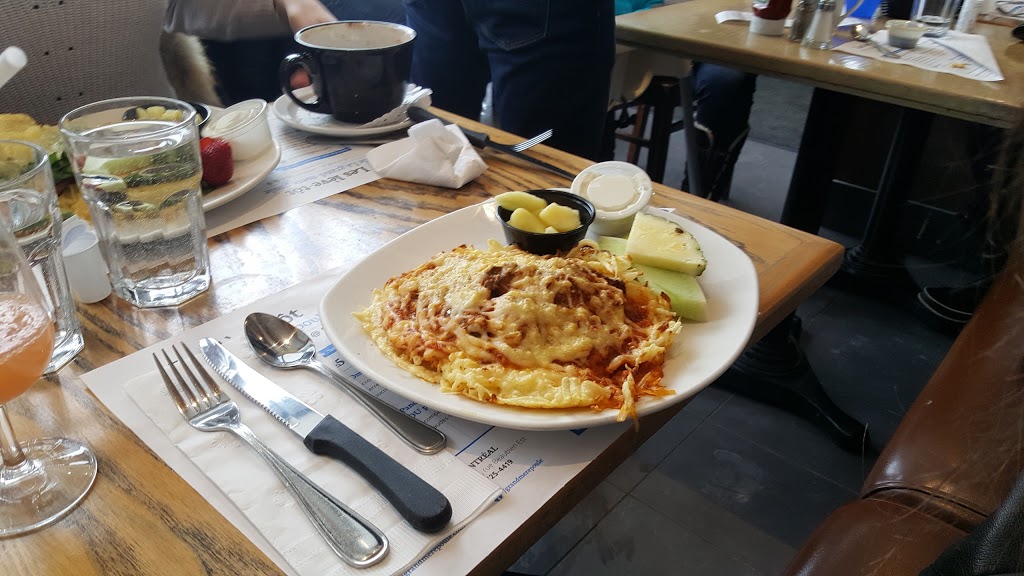 La Grand-Mère Poule | 2500 Rue Beaubien E, Montréal, QC H1Y 1G2, Canada | Phone: (514) 725-4419