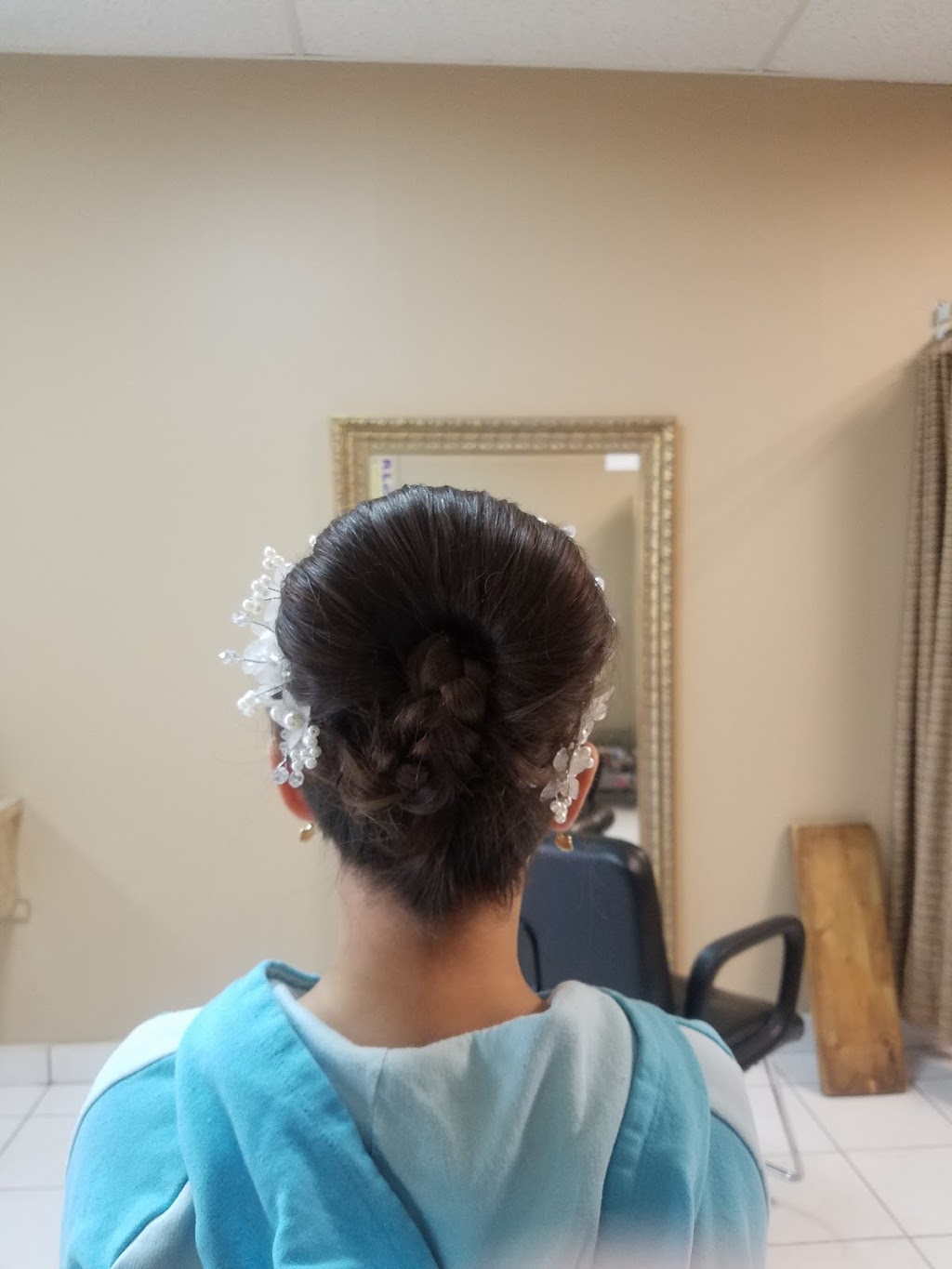 Family Haircare | 1177 Tecumseh Rd E, Windsor, ON N8W 1B5, Canada | Phone: (519) 258-0800
