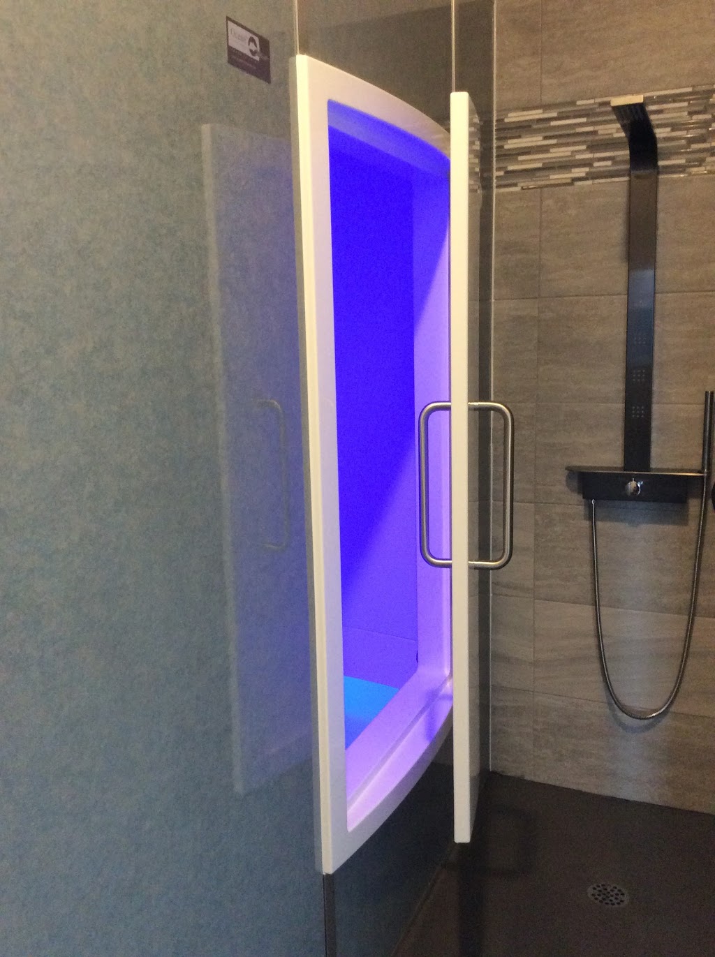 Float Centre Okotoks | 700 Village Ln Bay 7, Okotoks, AB T1S 1Z6, Canada | Phone: (587) 885-2516