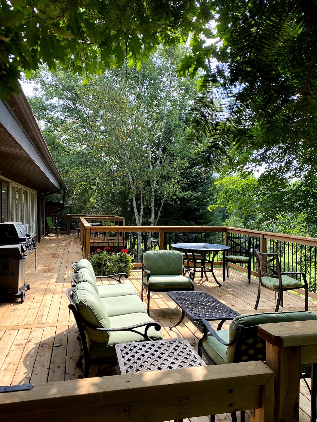 Arching Pines Bed & Breakfast | 9 Bayshore Rd, Haliburton, ON K0M 1S0, Canada | Phone: (705) 306-9296