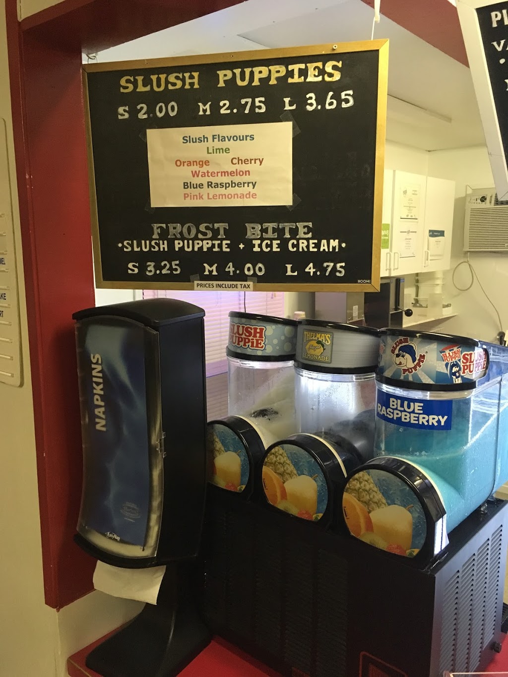 Licks n Splits Ice Cream | 325 Main St, Sicamous, BC V0E 2V1, Canada | Phone: (250) 836-0129