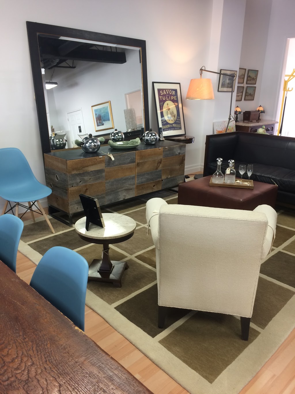 Decor ... by Consign | 2318 Lakeshore Rd W, Oakville, ON L6L 1H3, Canada | Phone: (905) 825-8887