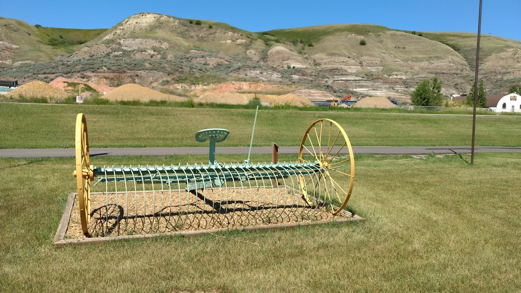 Homestead Antique Museum | 901 N Dinosaur Trail, Drumheller, AB T0J 0Y1, Canada | Phone: (403) 823-2600