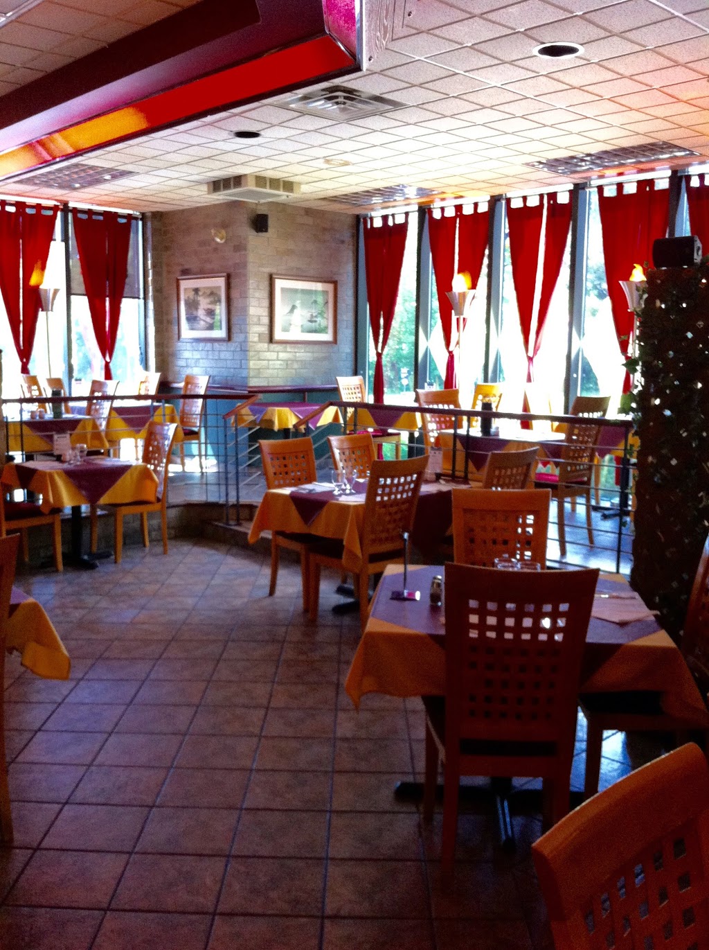 Palais du Vietnam | 335 Boul Alexandre-Taché, Gatineau, QC J9A 1H1, Canada | Phone: (819) 775-9991