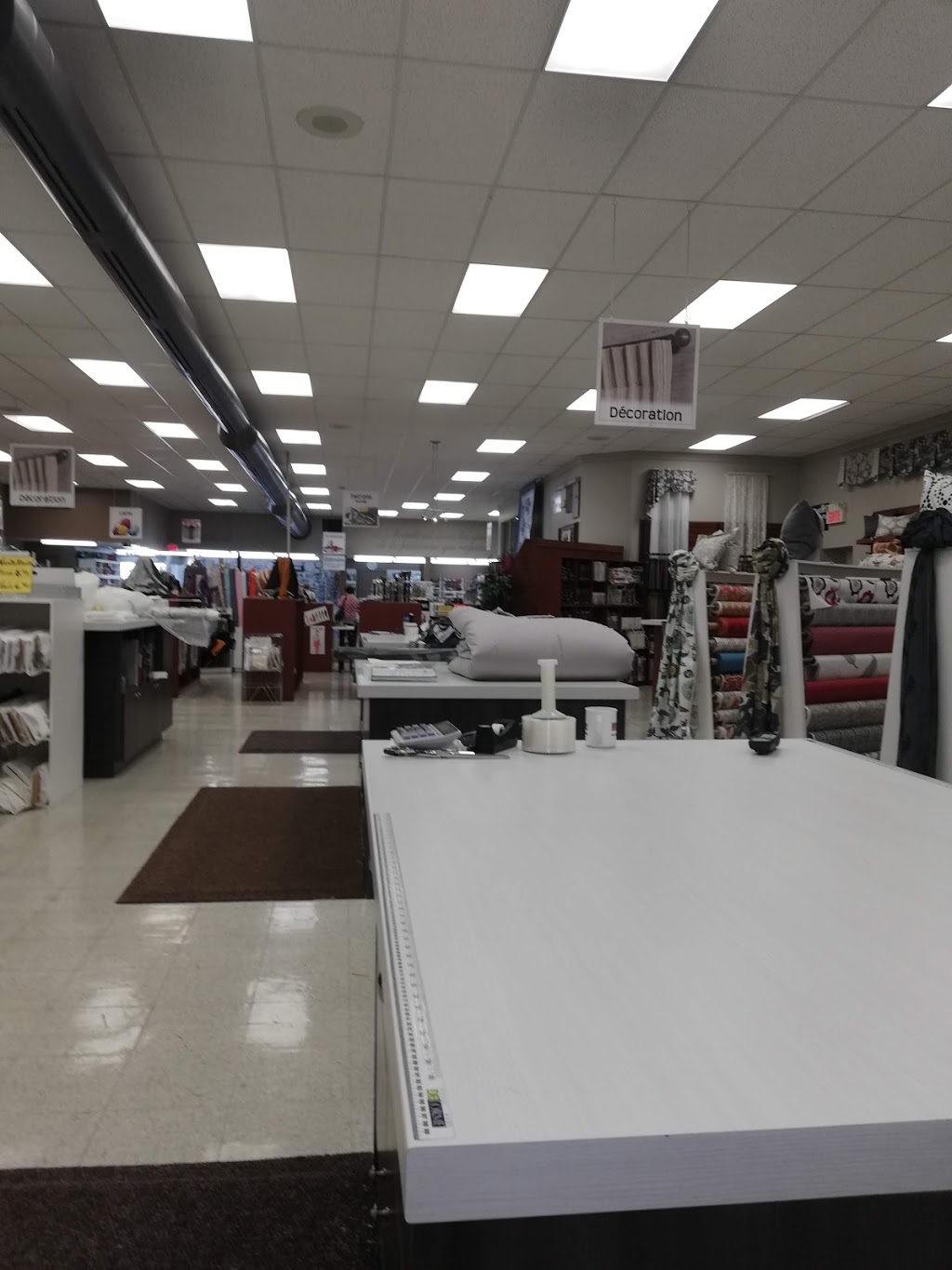 Tissus Mode De LOrme Enr | 746 Rue Saint-Jacques, Granby, QC J2G 3R2, Canada | Phone: (450) 375-1349