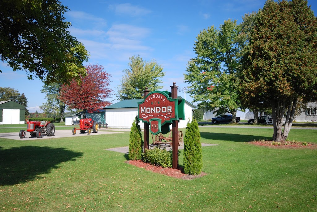 Vignoble Mondor | 137 Rang St Henri, Lanoraie, QC J0K 1E0, Canada | Phone: (450) 541-1774
