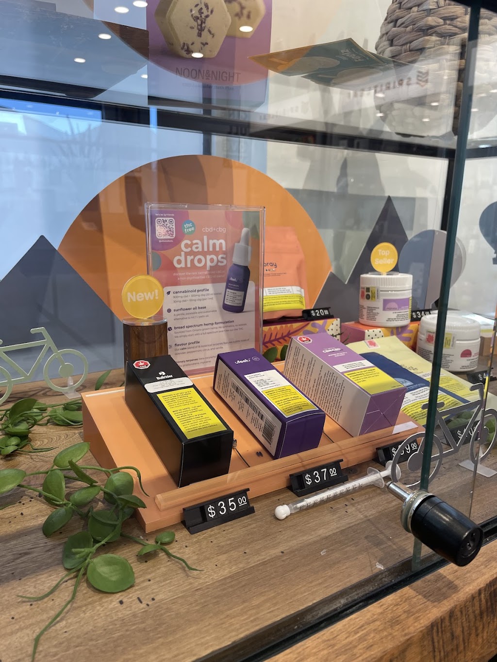 Spiritleaf | Crossroads | Cannabis Store | 529 W Hunt Club Rd, Nepean, ON K2G 5W5, Canada | Phone: (613) 519-9333