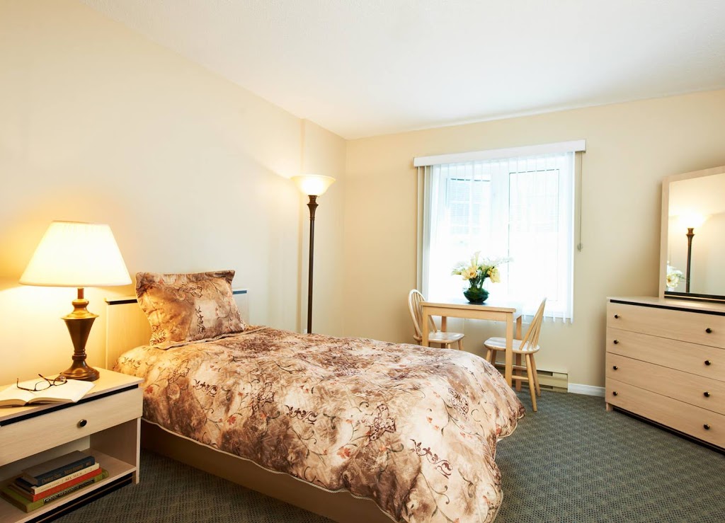 Queenswood Villa | 370 Kennedy Ln E, Orléans, ON K1E 3X5, Canada | Phone: (613) 830-2633