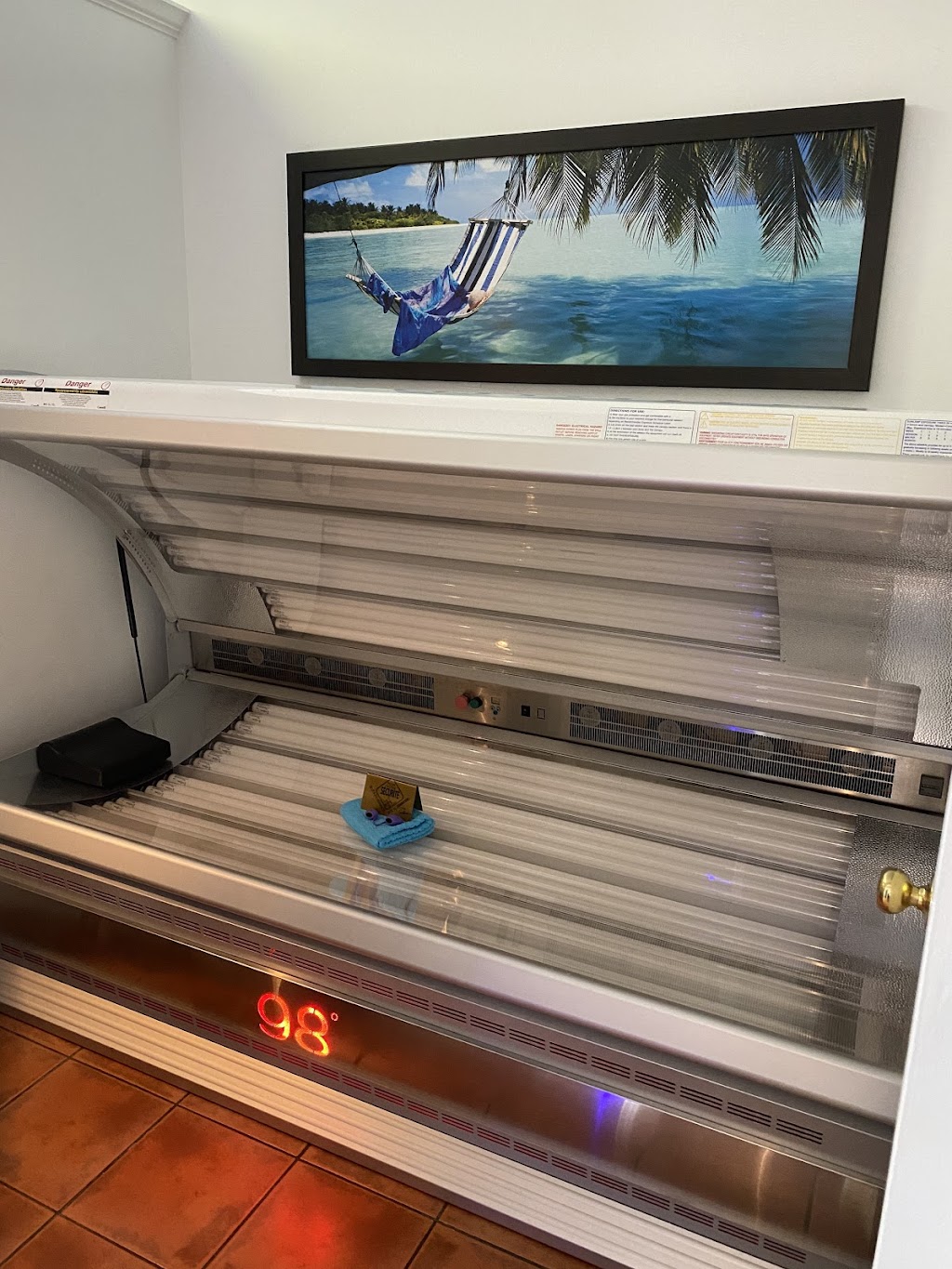 Bronzage les îles turquoises | 253 Rue Saint-Antoine-Nord, Lavaltrie, QC J5T 2G8, Canada | Phone: (450) 935-1444