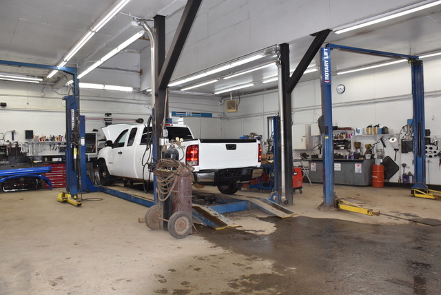 Garage Bradet Edmond Inc | 2157 Route du Fleuve, Les Éboulements, QC G0A 2M0, Canada | Phone: (418) 635-2468