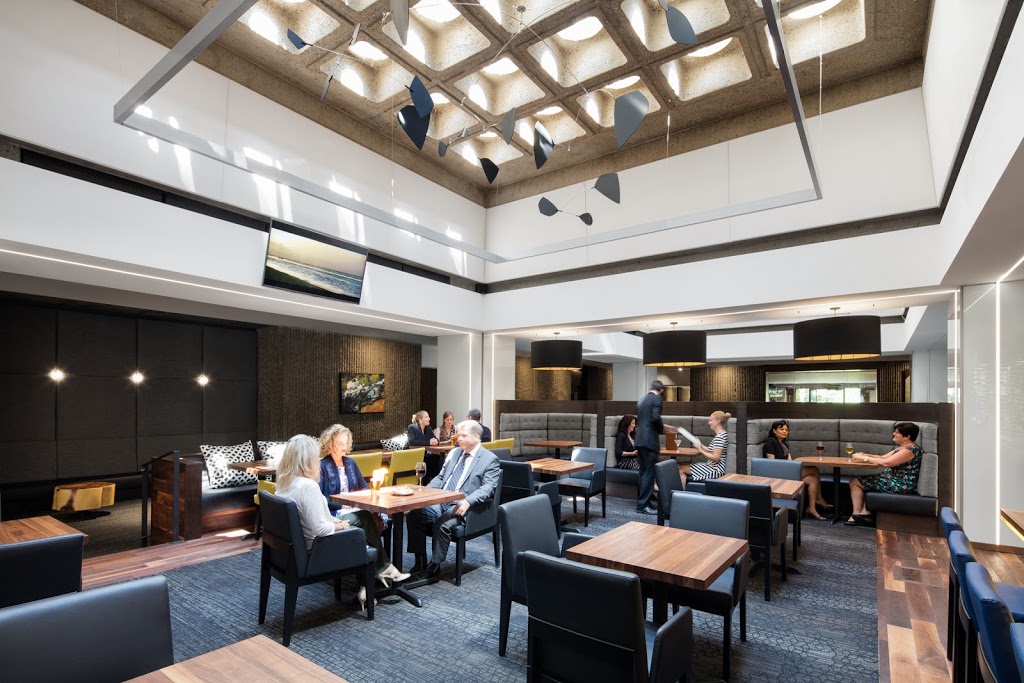 Hotel Bonaventure Montréal | 900 Rue De La Gauchetière O, Montréal, QC H5A 1E4, Canada | Phone: (514) 878-2332