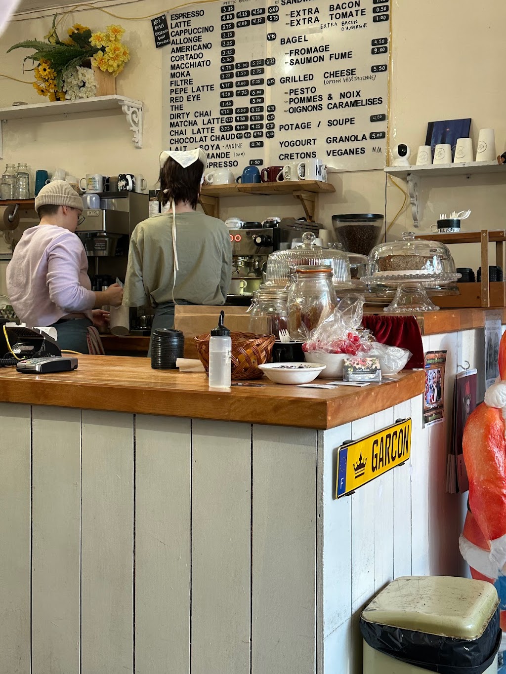 Café Reine Garçon | 611 Av. Duluth E, Montréal, QC H2L 1A9, Canada | Phone: (438) 380-6339