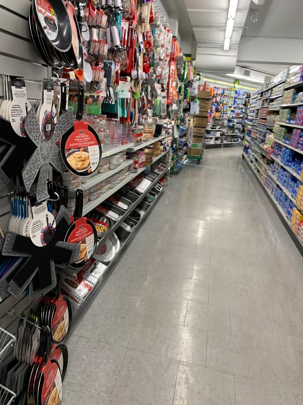 Dollarama | Kipling Plaza, 2141 Kipling Ave, Etobicoke, ON M9W 4K8, Canada | Phone: (416) 741-8158