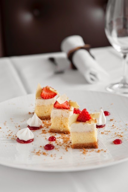 Restaurant La Chronique | 104 Av. Laurier O, Montréal, QC H2T 2N7, Canada | Phone: (514) 271-3095