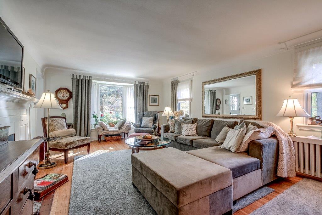 Dover House Bed and Breakfast | 17 Morgan St, Port Dover, ON N0A 1N0, Canada | Phone: (519) 583-3654