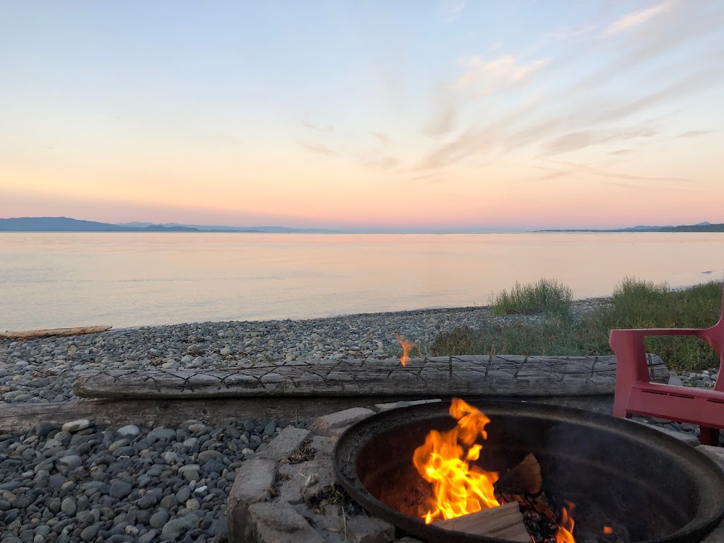 Sea Flame Beach Resort | 6383 Island Hwy W, Qualicum Beach, BC V9K 2E5, Canada | Phone: (250) 757-8411