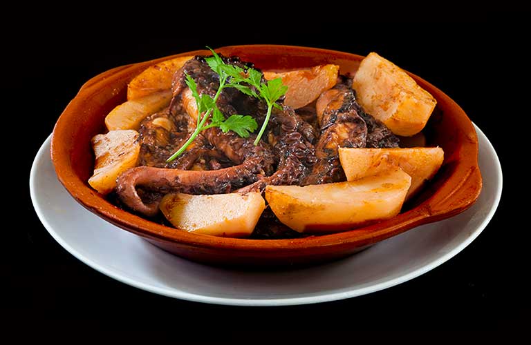Caloura Bar & Grill | 468 Rogers Rd, York, ON M6M 1B1, Canada | Phone: (647) 748-3044