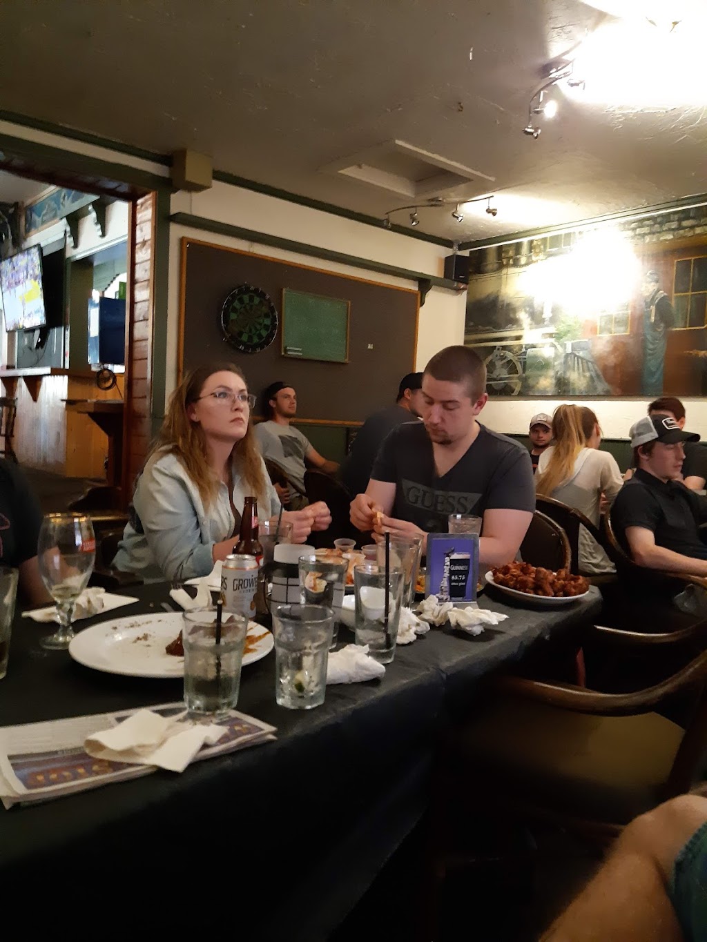 Whistle Stop Neighbourhood Pub | 2355 Mansfield Dr, Courtenay, BC V9N 2M2, Canada | Phone: (250) 334-4500