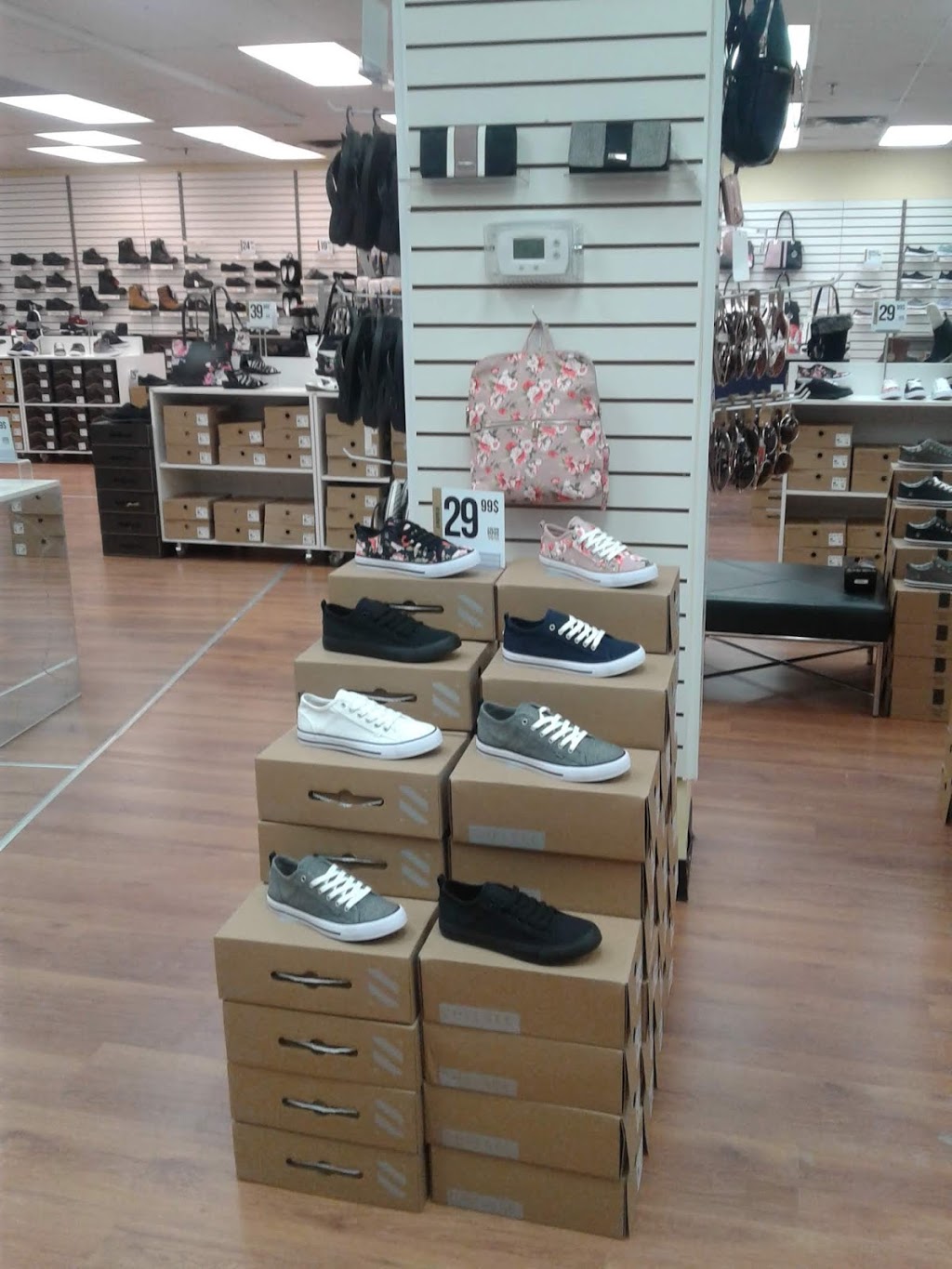 Chaussures Yellow | 325 Rue de lÉglise, Donnacona, QC G3M 2A2, Canada | Phone: (581) 318-3781