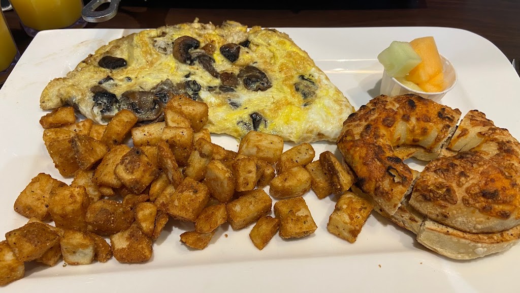 Bagel World Newmarket | 16995 Yonge St, Newmarket, ON L3Y 5Y1, Canada | Phone: (905) 235-8000