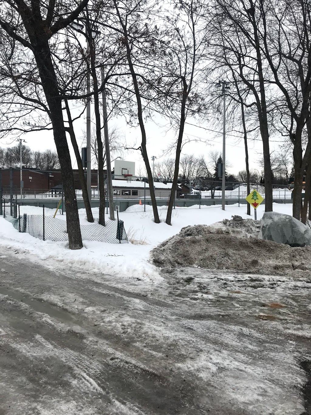 Parc Windermere | Beaconsfield, QC H9W 1R2, Canada