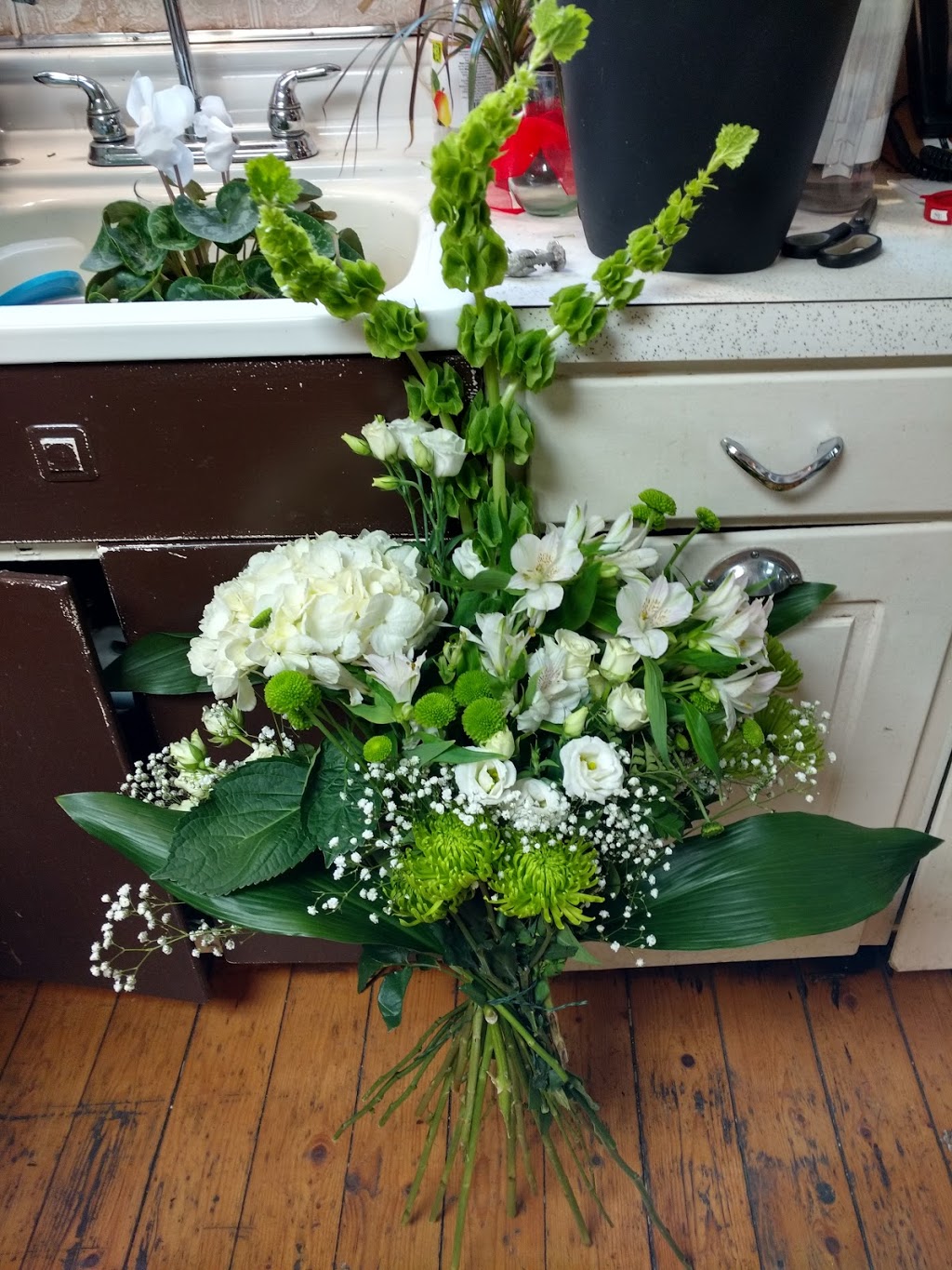 Fleuriste Antique Florist | 1329 Rue du Sud, Cowansville, QC J2K 2Z2, Canada | Phone: (450) 263-0535