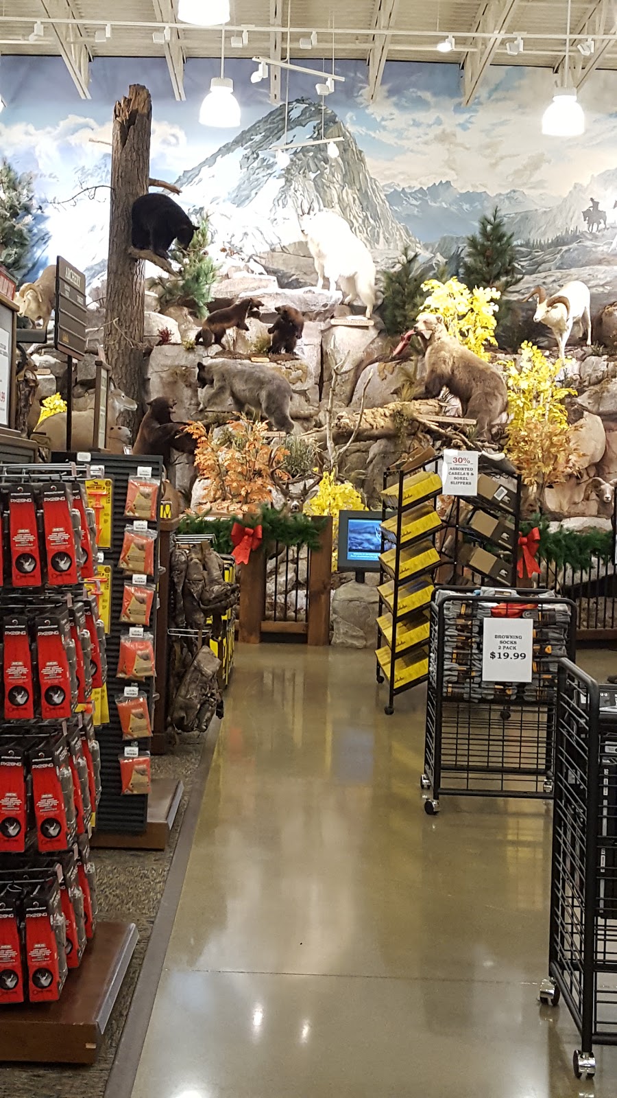 Cabelas | 1818 McCallum Rd, Abbotsford, BC V2S 0H9, Canada | Phone: (604) 425-1800