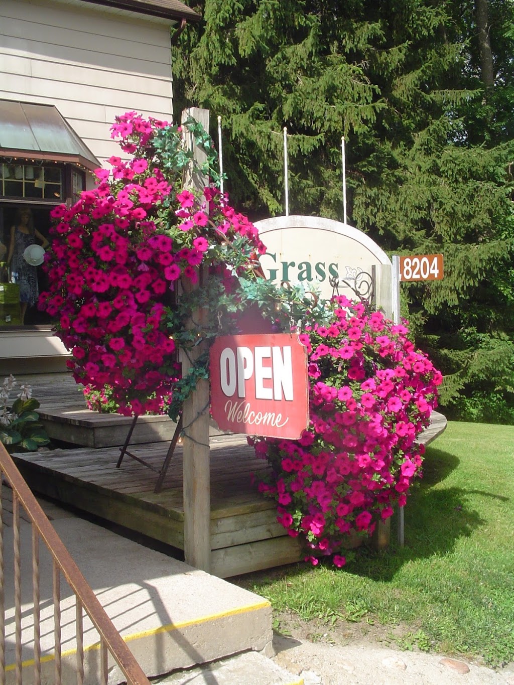 Grass Roots | 8204 ON-93, Tiny, ON L0K 2E1, Canada | Phone: (705) 526-4118