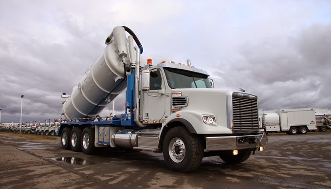 First Truck Centre Edmonton South | 4504 Roper Rd NW, Edmonton, AB T6B 3R1, Canada | Phone: (780) 413-9422