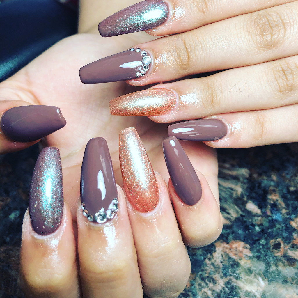 Nails In | 525 St Annes Rd Ste B, Winnipeg, MB R2M 3E8, Canada | Phone: (204) 505-6777