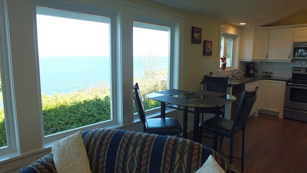 Eagle View Vacation Rental Parksville B.C. | 923 Glenhale Crescent, Parksville, BC V9P 1Z7, Canada | Phone: (250) 927-7030