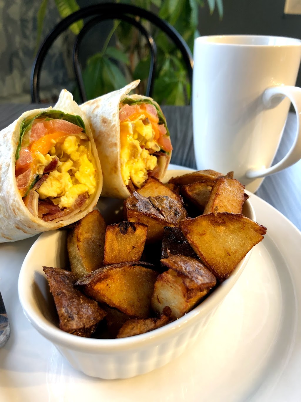 Burnside Lunchbox | 20 Wright Ave, Dartmouth, NS B3B 1G6, Canada | Phone: (902) 480-6051