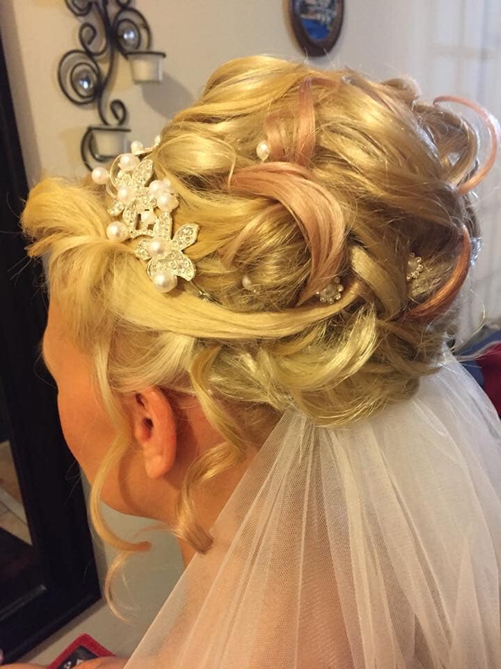 En Vogue Hair Salon & Spa Park Lawn Area | 106-2240 Lake Shore Blvd W, Legion Rd, Toronto, ON M8V 0B1, Canada | Phone: (416) 536-9112