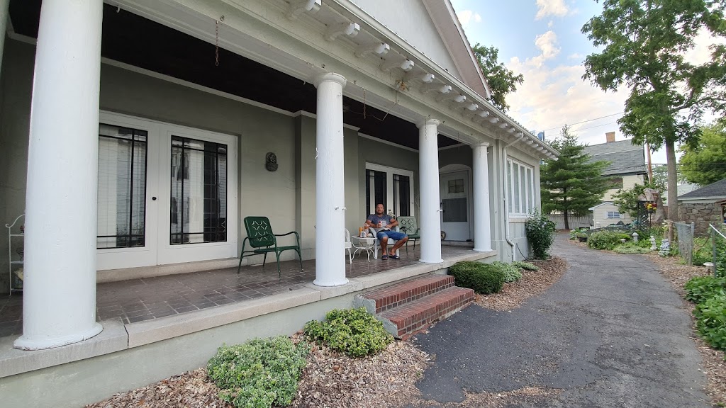 Hanover House Bed & Breakfast | 610 Buffalo Ave, Niagara Falls, NY 14303, USA | Phone: (716) 278-1170