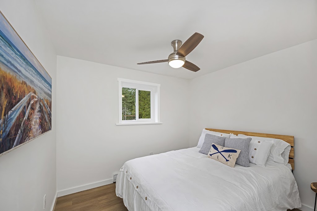 North Shore Manor | 30 N Shore Rd, Lake Cowichan, BC V0R 2G0, Canada | Phone: (250) 686-4800